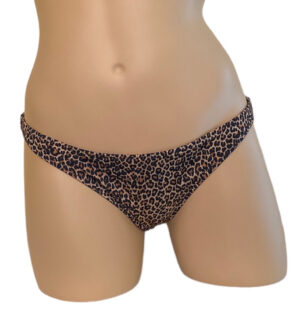Low waist bikini bottoms in cheetah print